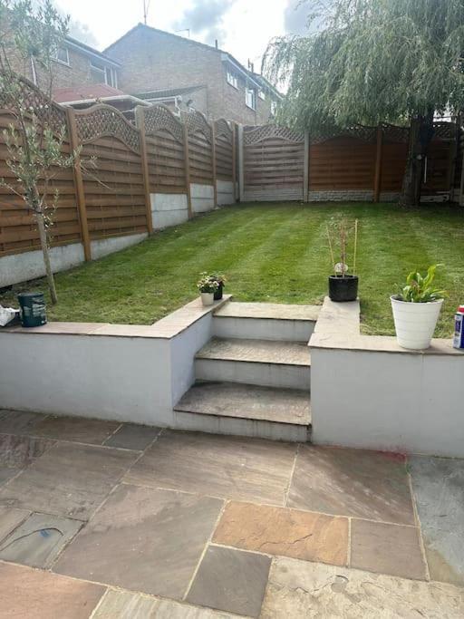 Leverstock Green Entire House With A Large Lounge 빌라 외부 사진